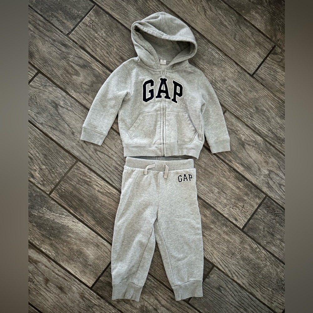 GAP Kids toddler Gray Hoodie and Jogger Set zip up sweatsuit set bundle